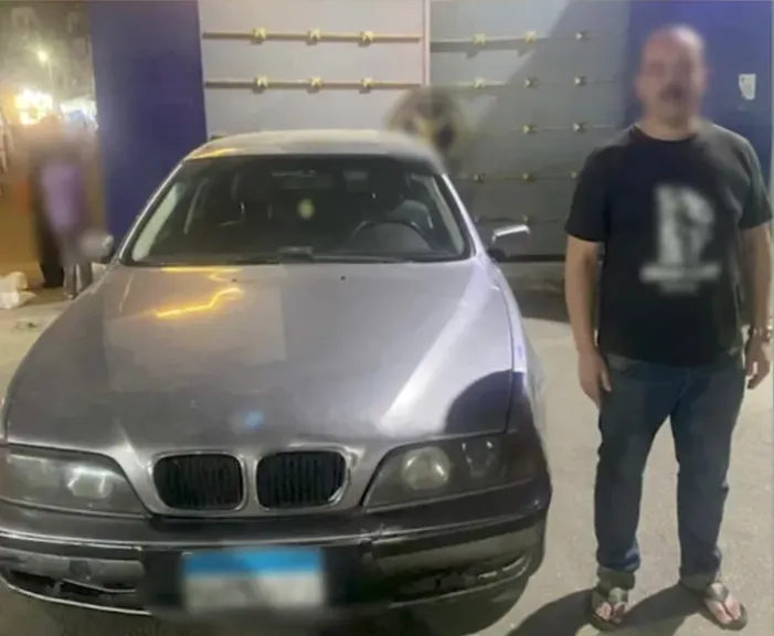 قائد السيارة 