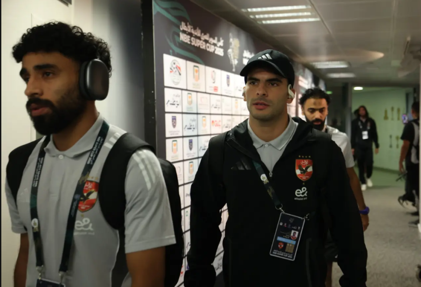 الأهلي يصل استاد هزاع بن زايد استعدادًا لمواجهة سيراميكا كليوباترا في كأس السوبر