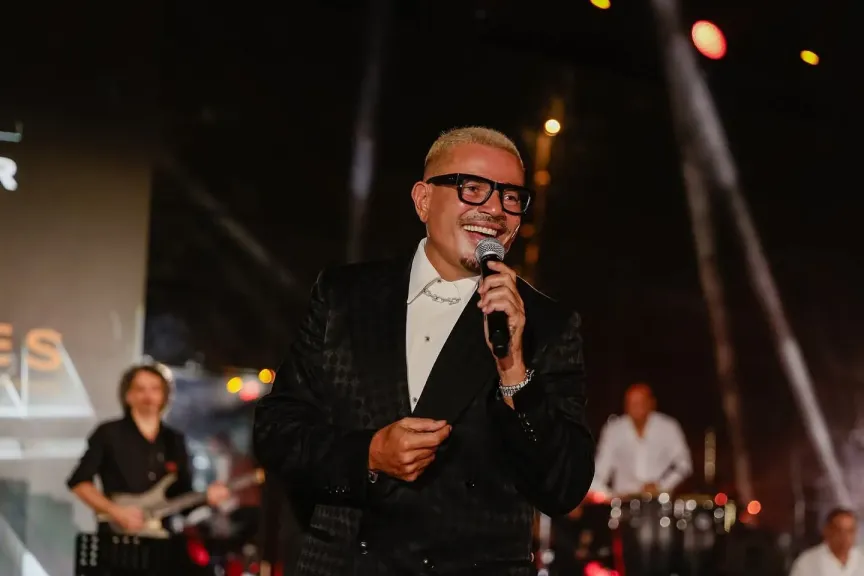 ليلة مع النجوم.. عمرو دياب يتألق بحفله في جزيرة ياس بأبو ظبي” صور”