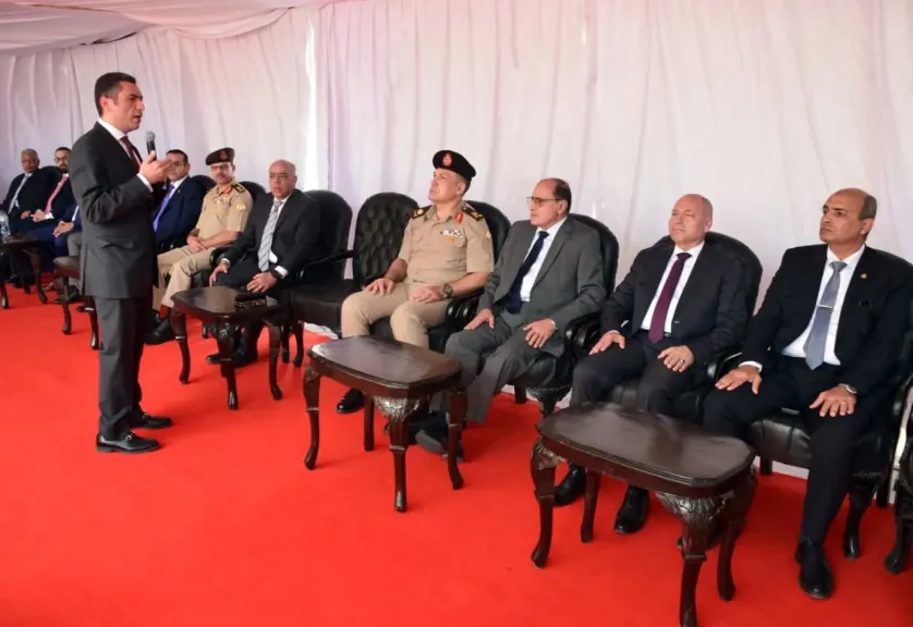 القوات المسلحة بالتعاون مع محافظة القاهرة وعدد من مؤسسات المجتمع المدني تفتتح مجمع الأمل لورش الصناعات اليدوية والجلدية