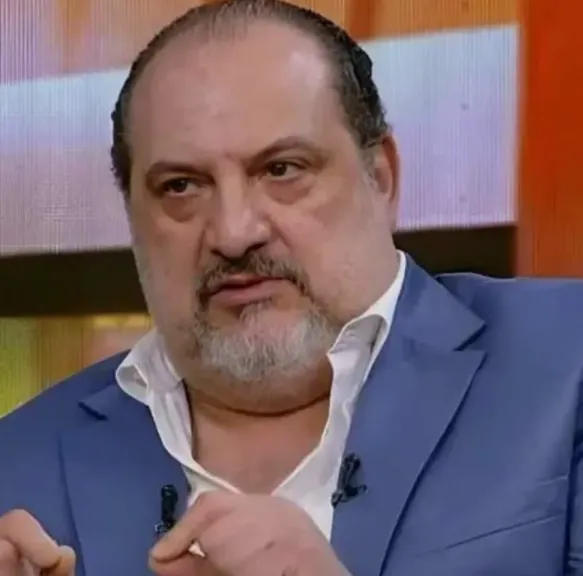 خالد الصاوي يواسي محمد رمضان في وفاة والده: ”نسأل الله أن يغفر له ويرحمه”