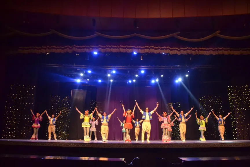 فرقتي القومية للفنون الشعبية والموسيقي الشعبية يتألقان على مسرح البالون ضمن عروض الموسم الشتوي .. صور