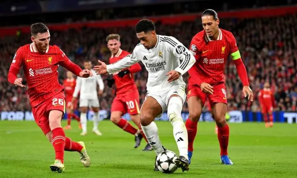 سلوت يتحدث عن تألق صلاح عودة إيزاك للتدريبات