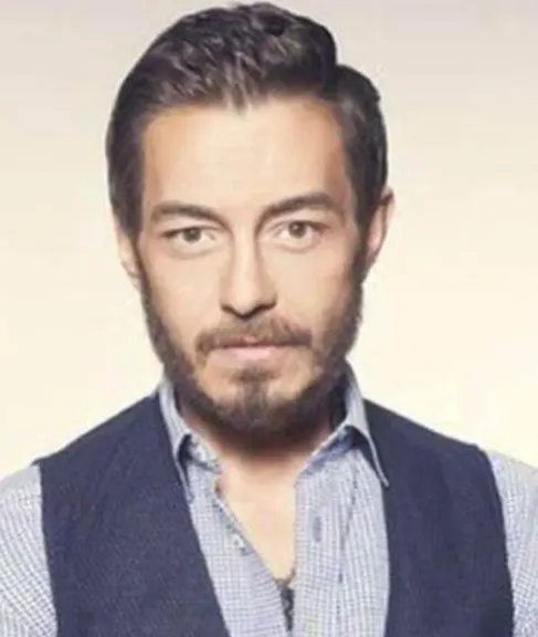 أحمد زاهر ينعي والد محمد رمضان: ربنا يصبرك يا محمد أنت والأسرة الكريمة