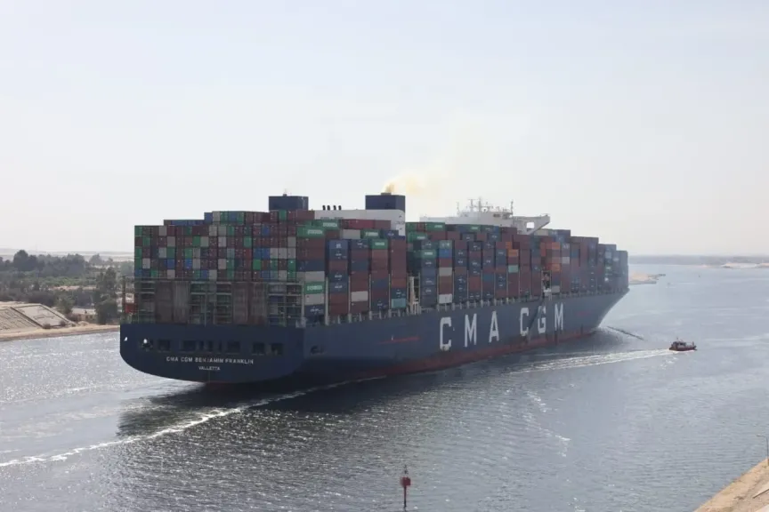 الفريق أسامة ربيع:” قناة السويس شهدت عبور سفينة الحاويات CMA CGM  BENJAMIN FRANKLIN أكبر سفينة حاويات تعبر القناة منذ عامين”