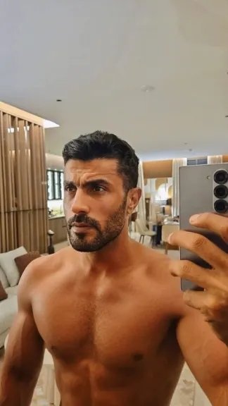 بصورة من الكواليس .. محمد سامي يكشف تفاصيل تجربته التمثيلية الأولى ” 8 طلقات ”