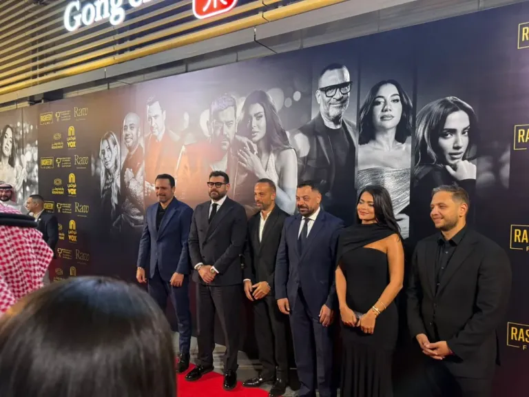 عمرو يوسف يقدم وجبة رومانسية لشكل العلاقات الزوجية في السلم والثعبان