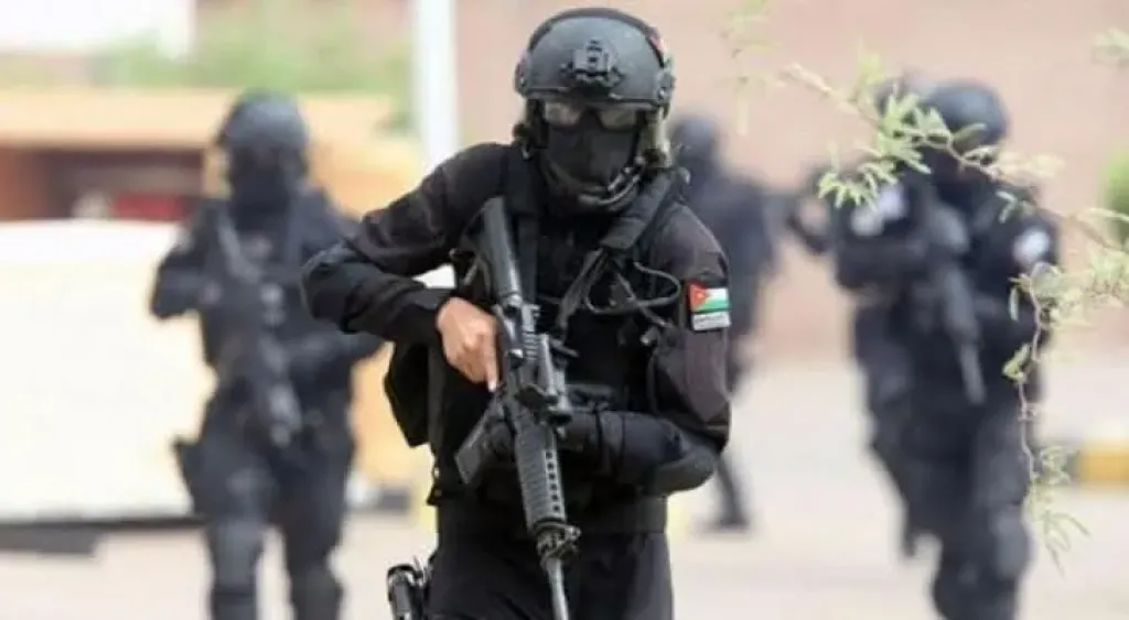 الليل اشتعل بالمطاردات.. مداهمة خاطفة تنهي أسطورة 5 تجار للكيف في الخصوص