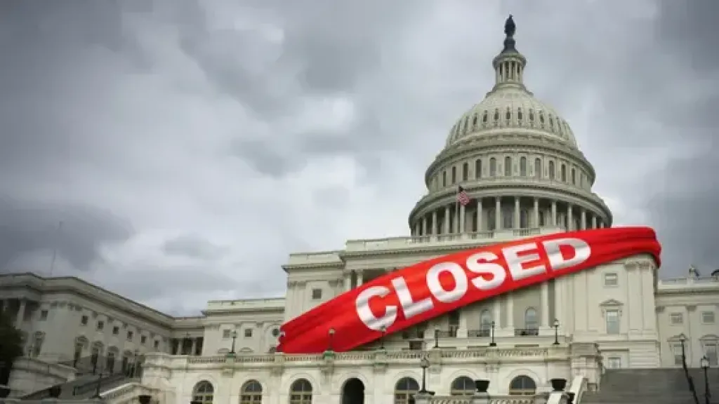 الإغلاق الحكومي الأميركي يشل آلاف الموظفين في أوروبا ويحولهم رهائن للصراع السياسي في واشنطن