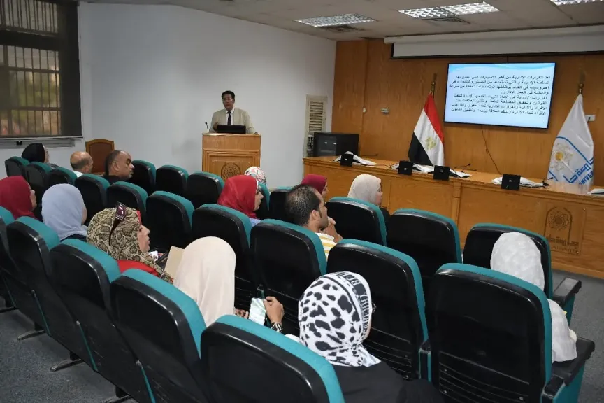 جامعة حلوان تنظم دورة تدريبية حول ”القرار الإداري ومهارات اتخاذ القرار” لتعزيز كفاءة العاملين