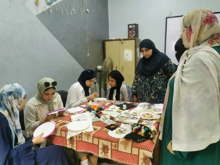 جامعة بنها تنظم قافلة توعوية عن الصناعات الصغيرة والمشغولات اليدوية بكفر مناقر