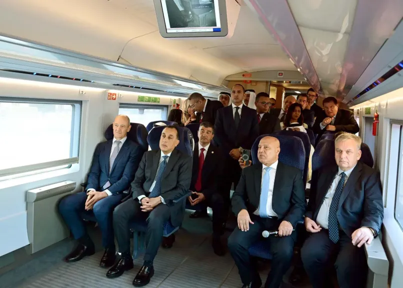 رئيس الوزراء يعطي إشارة بدء التشغيل التجريبي للخط الأول للقطار الكهربائي السريع  ”السخنة / العلمين / مطروح” في المرحلة الأولي منه في نطاق أكتوبر