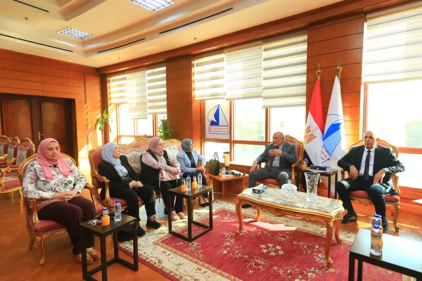 رئيس جامعة كفر الشيخ يستقبل فريق لجنة المراجعة الخارجية من الهيئة القومية لضمان جودة التعليم والاعتماد