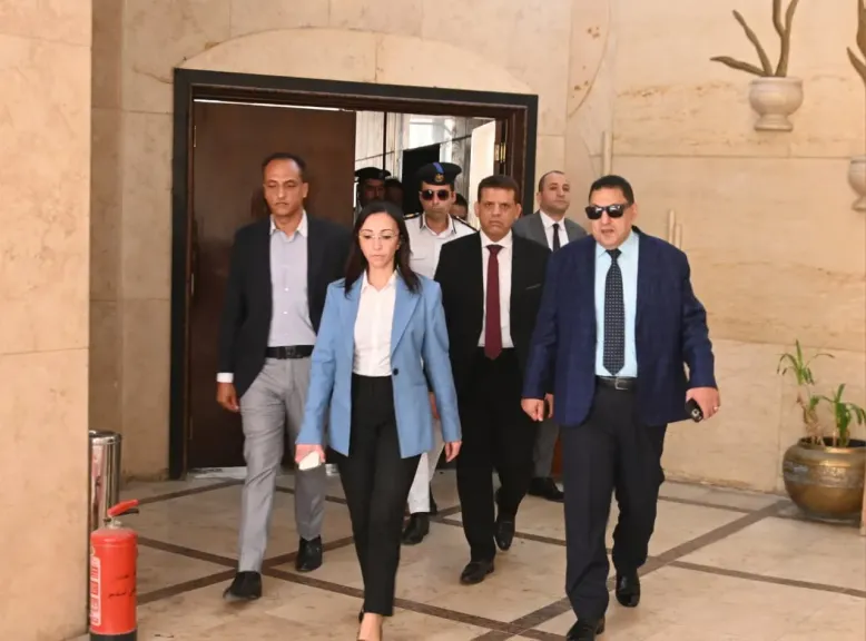 محافظ البحيرة تتفقد اللجنة العامة للانتخابات بمجمع دمنهور الثقافي