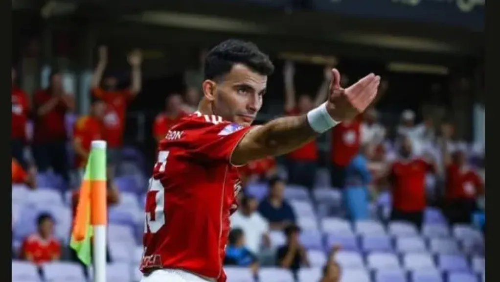 زيزو يتوج بجائزة رجل مباراة الأهلي والزمالك في نهائي السوبر المصري