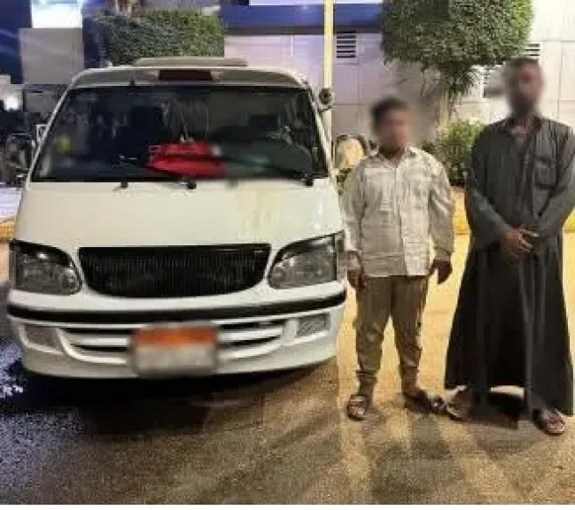 “رحلة جنونية على الطريق“.. ضبط طفل قاد ميكروباص والده بالقليوبية وأرعب الأهالي