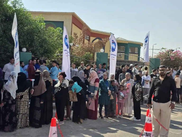 توافد الناخبين بمختلف لجان الاقتراع بالغردقة للإدلاء بأصواتهم بإنتخابات مجلس النواب