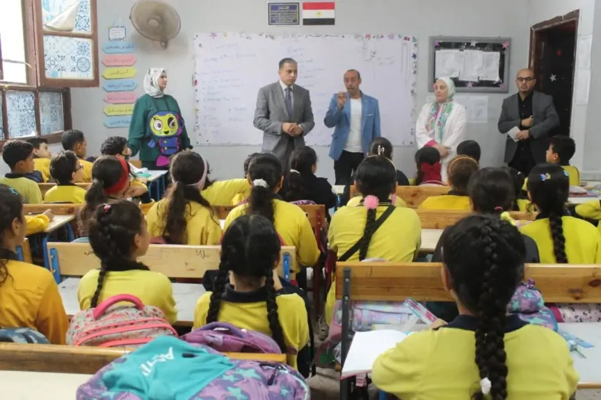«عطية» يتفقد مدارس العمرانية وجنوب الجيزة ويشيد بالانضباط في الانتخابات البرلمانية