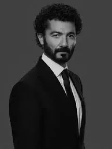 الأحد المقبل.. القاهرة السينمائي يكرم خالد النبوي بجائزة فاتن حمامة للتميز