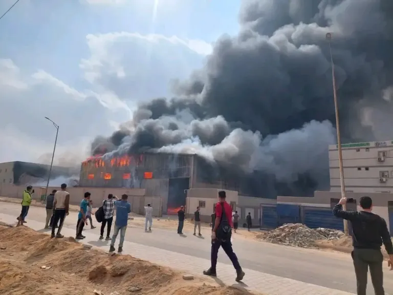 حريق هائل في مصنع أحبار بمدينة السادات ووفاة شخص اختناقًا