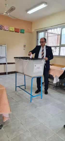 رئيس جامعة حلوان يدلي بصوته في انتخابات مجلس النواب