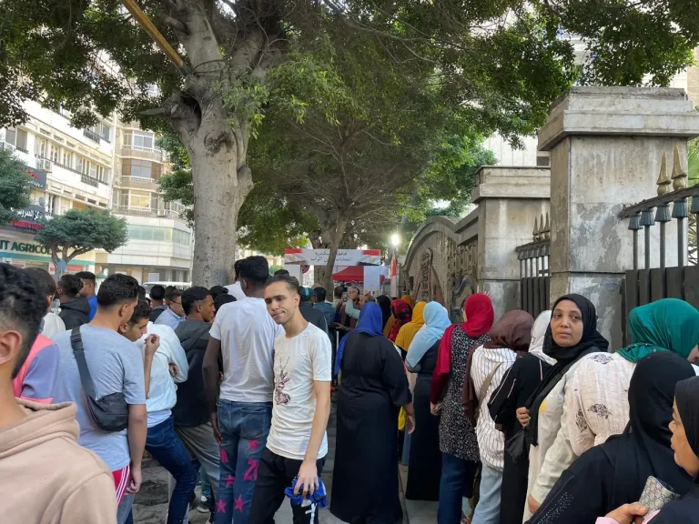 إقبال كثيف خلال الساعات الأولى من اليوم الثاني لانتخابات النواب بالإسكندرية