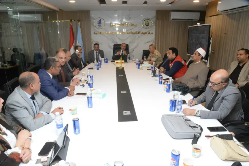 محافظ أسيوط يتابع من مركز السيطرة سير العملية الانتخابية في اليوم الثاني لانتخابات مجلس النواب وانتظام عملية التصويت