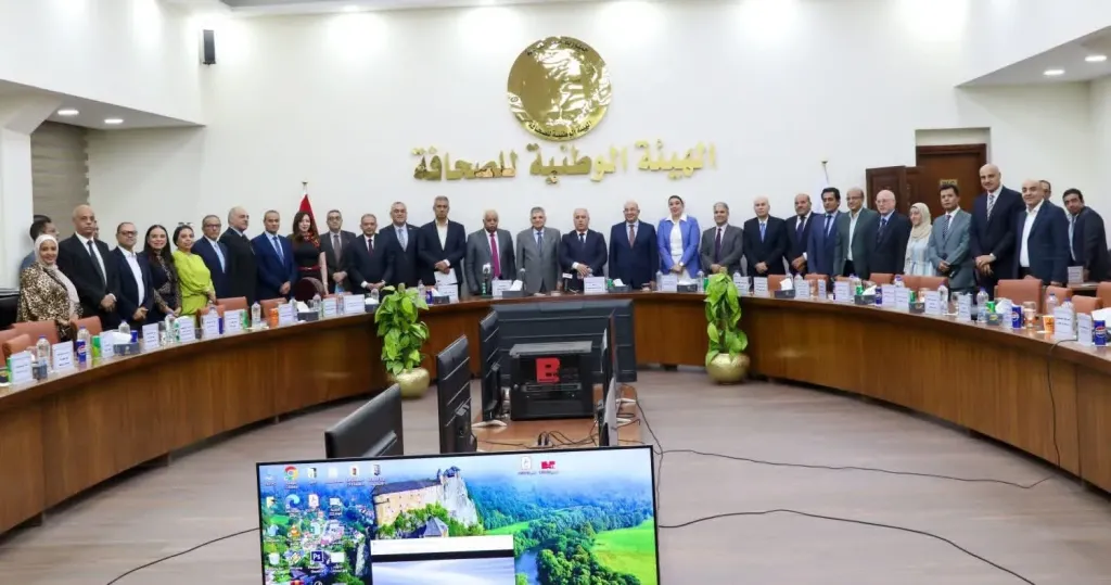 بحضور ”الشوربجي” وقيادات المؤسسات الصحفية القومية.. الفريق أسامة ربيع في ندوة  بـ”الوطنية للصحافة”: لا بديل لقناة السويس