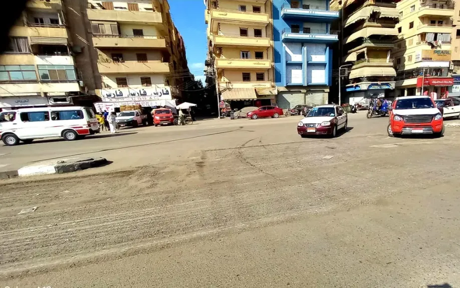 بدء أعمال صيانة طبقات الرصف والفواصل بشارع عبد السلام عارف وكوبري المرور بالمنصورة