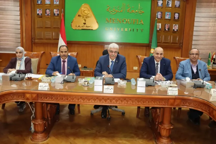 رئيس جامعة المنوفية يترأس إجتماع لجنة تدويل الجامعة ويؤكد: نعمل على تعزيز تنافسية الجامعة دوليًا والانفتاح على الشراكات العالمية