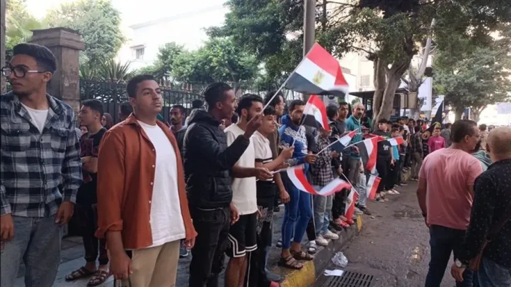 المواطنون يتوافدون بكثافة على لجان قنا قبل ختام اليوم الثاني للانتخابات