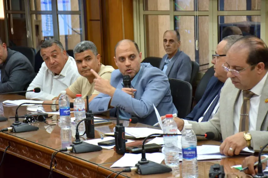 محافظ الدقهلية يترأس اجتماع اللجنة العليا للاستثمار - مهلة 72 ساعة لعرض قاعدة بيانات تشمل جميع المشروعات الاستثمارية  بالمحافظة