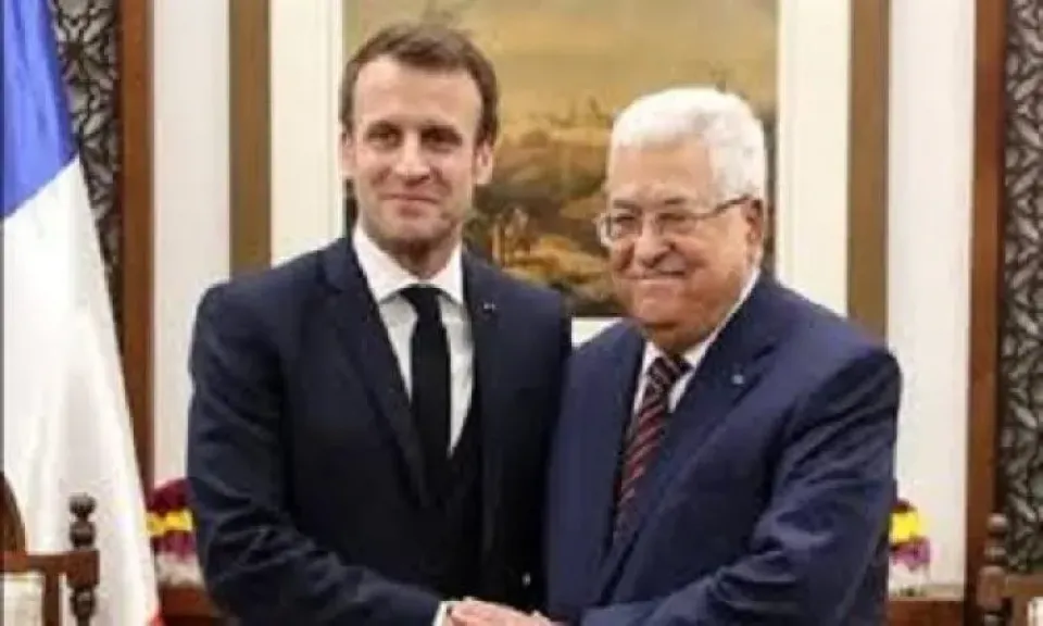 ماكرون يستقبل الرئيس الفلسطيني محمود عباس في قصر الإليزيه