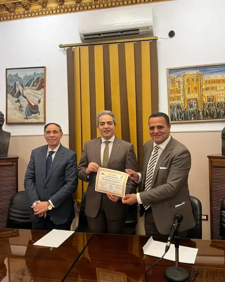 تقديرًا لدوره البارز في مجال الإعلام الرقمي ..العامة لاتحاد كُتّاب مصر تكرم الدكتور طارق سعده نقيب الإعلاميين