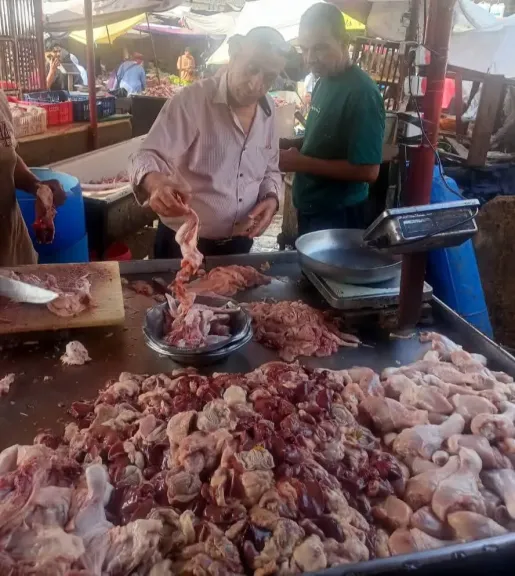 ضبط 131 مخالفة وضبط سلع فاسدة تهدد صحة المواطنين بشبرا الخيمه