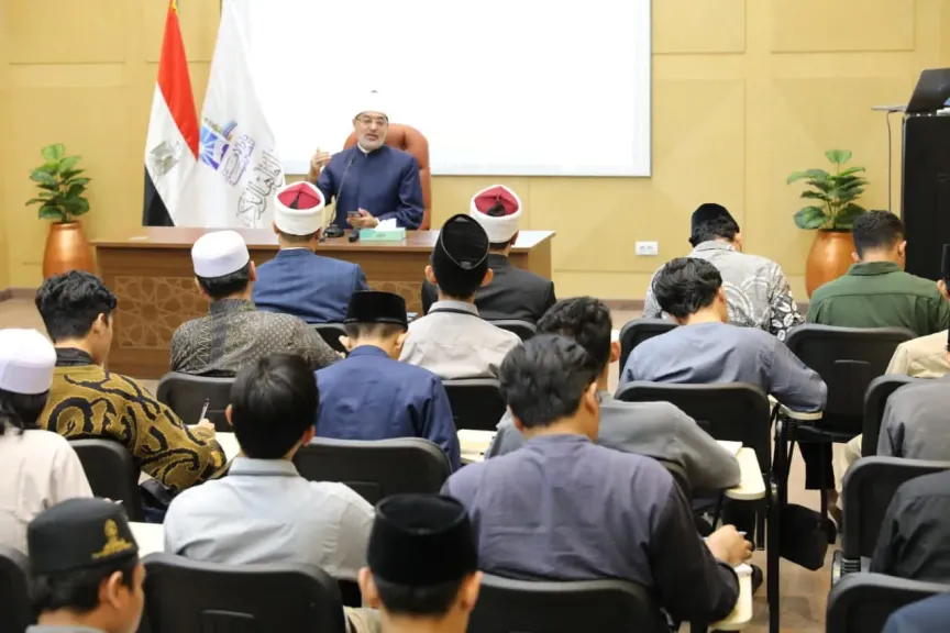 خلال كلمته بالبرنامج التدريبي لطلاب إندونيسيا.. مفتي الجمهورية: أنتم سفراء الإسلام في صورته السمحة ومفاتيح للخير في مجتمعاتكم