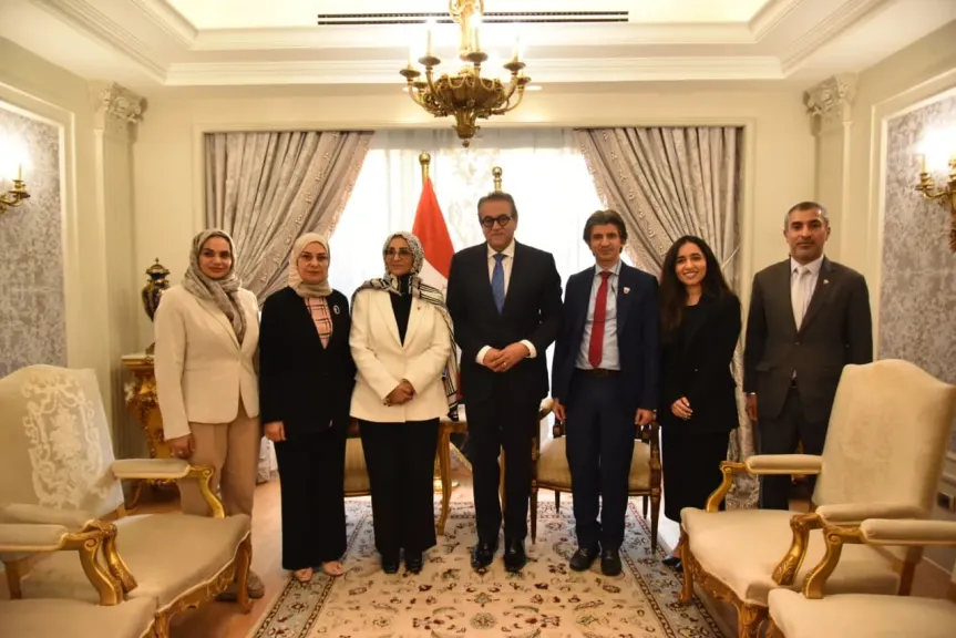 وزير الصحة يستقبل وزيرة صحة البحرين لبحث ملفات التعاون المشترك