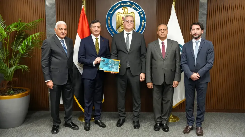 مصر تمد شراكتها مع “إيني” الإيطالية حتى عام 2040 لتعزيز استكشافات البترول والغاز