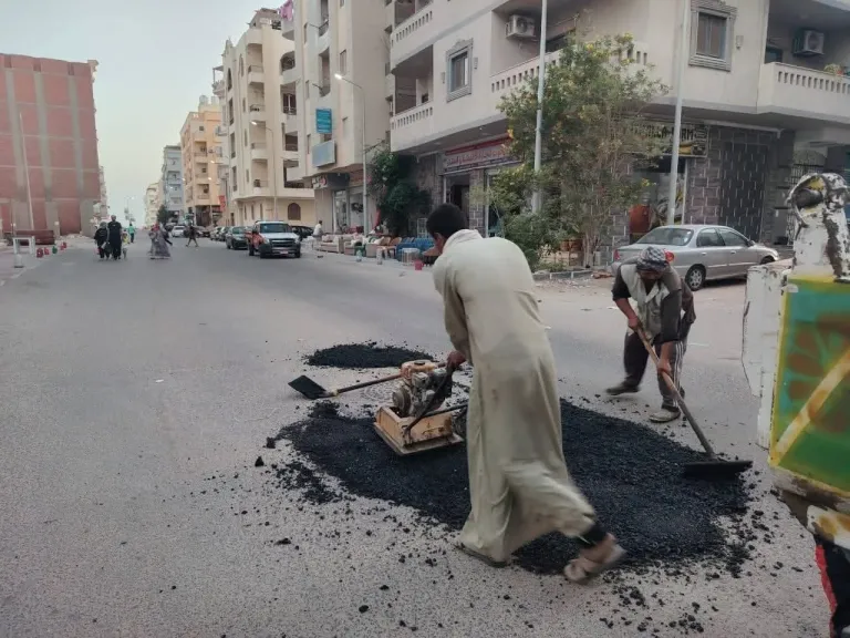 الغردقة تشهد طفرة في المشروعات المرورية.. فتح محور جديد ورفع كفاءة الطرق