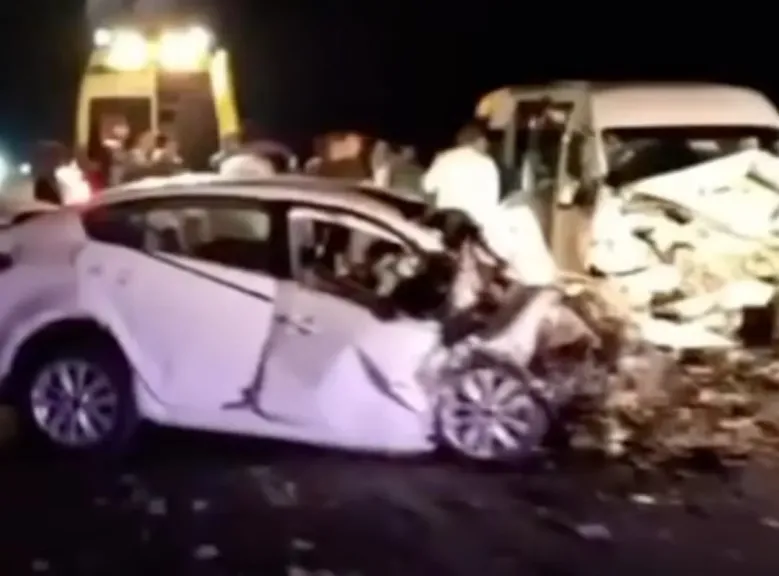 مصرع شخص و إصابة 7 أجانب في حادث تصادم بطريق القصير مرسي علم