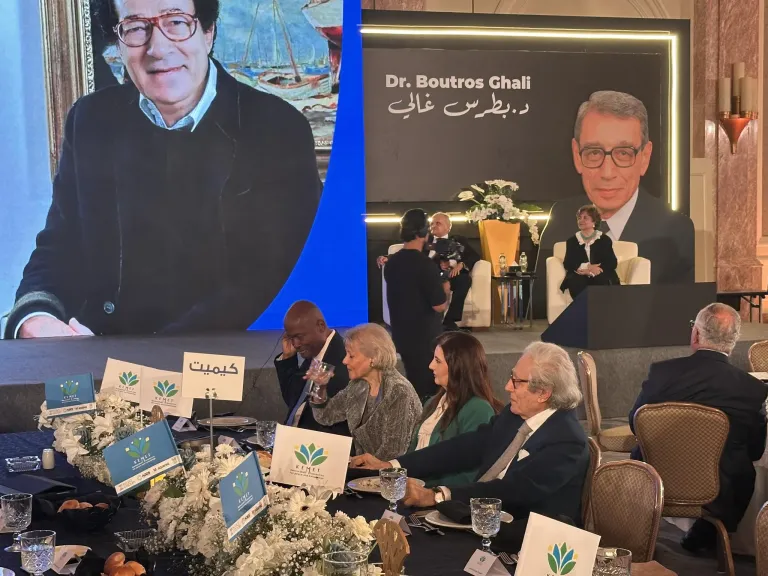 فاروق حسني يفاجئ الجميع.. يتبرع بقيمة جائزة كيمت «بطرس غالي» لصالح مستشفى أبو الريش للأطفال