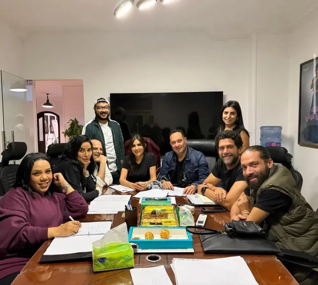 رمضان 2026.. محمد سيد بشير ينشر بروفات أبطال مسلسل الست موناليزا بطولة مي عمر والمخرج محمد علي