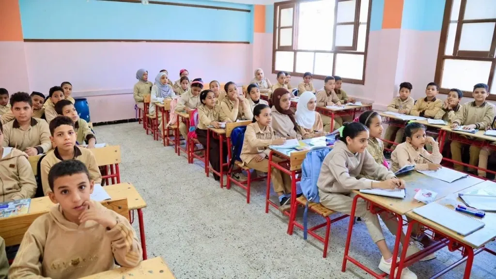 تحذير تربوي حاد.. زيادة أيام الدراسة لـ185 يومًا تهدد بضغوط وأعباء غير مسبوقة
