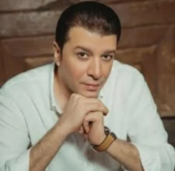 مصطفى كامل يكشف آخر تطورات الحالة الصحية لأحمد سعد بعد حادث السير