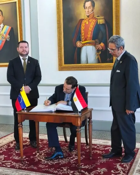 ”السفير أشرف منير يصل فنزويلا للاحتفال بمرور 75 عامًا على العلاقات الدبلوماسية مع مصر”