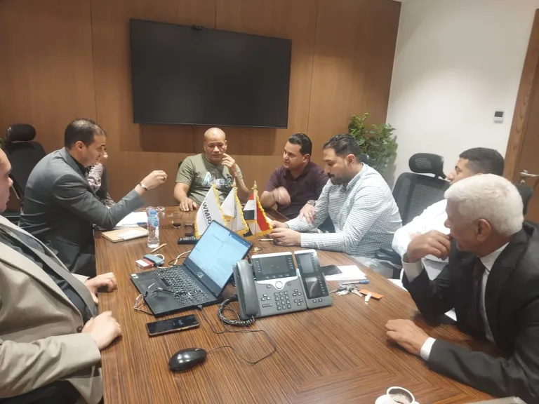 رئيس جهاز تنظيم إدارة المخلفات يجتمع بشركات جمع ونقل مخلفات المجازر بالقاهرة
