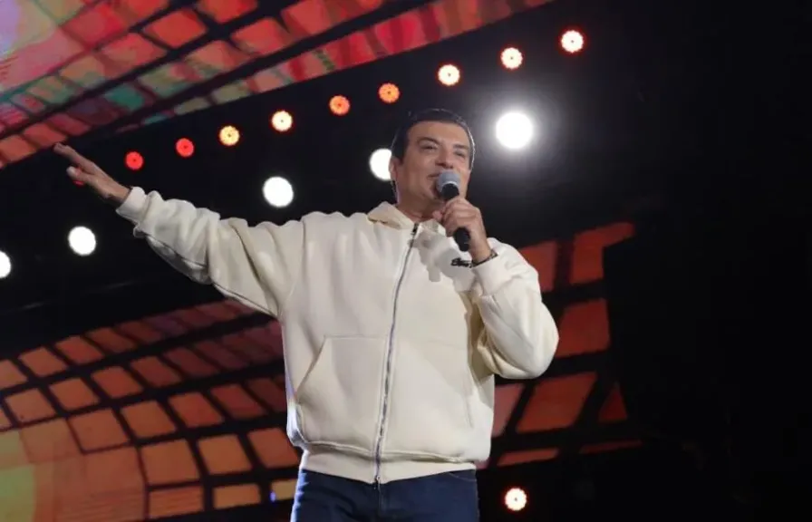 إيهاب توفيق يحيي ليلة غنائية ساحرة في مدينتي.. تفاصيل