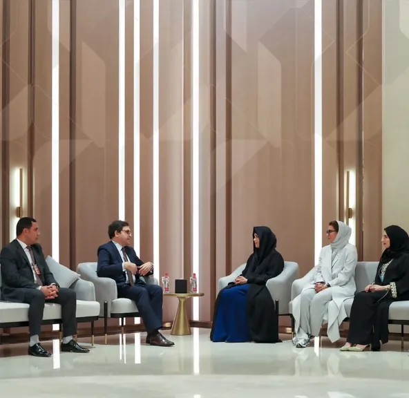 وزير الثقافة يبحث مع الشيخة لطيفة بنت محمد سبل التعاون المتحفي بين مصر والإمارات في «آيكوم دبي 2025»
