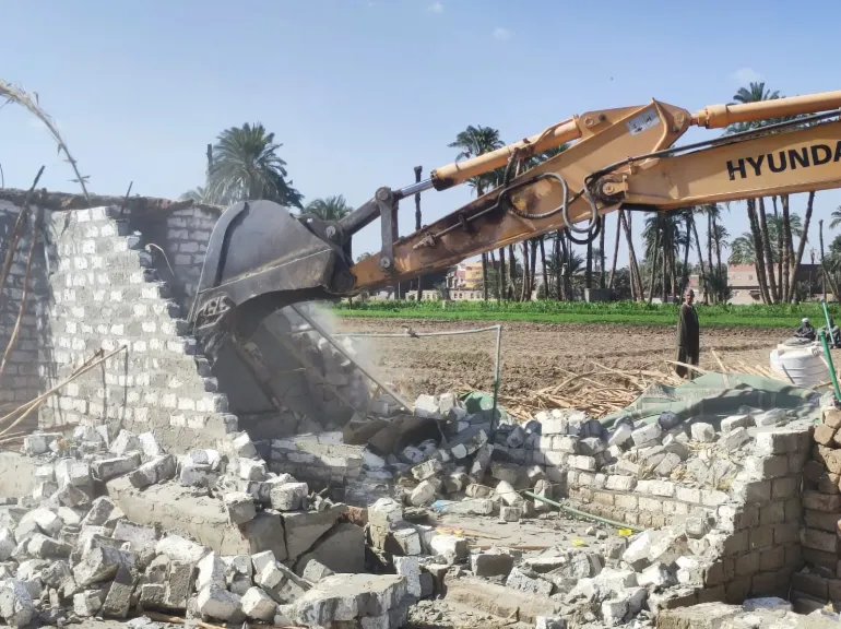 محافظ أسيوط: إزالة 21 حالة تعدي واسترداد 26 فدان ضمن المرحلة الثالثة من الموجة الـ27