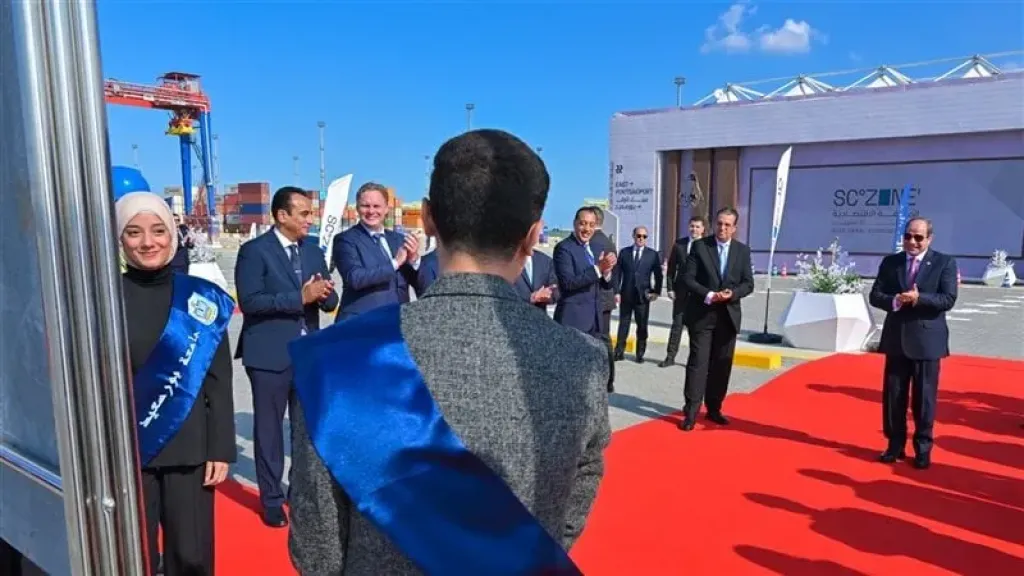 السيسي: ثمرة الإنجاز واضحة اليوم في تطوير الموانئ والسكك الحديدية